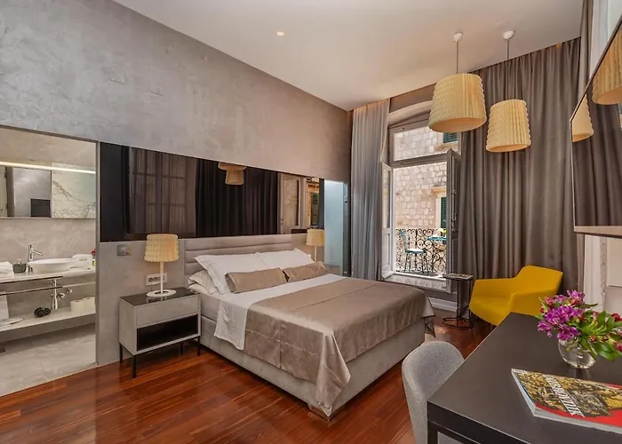 Palace Old Town - Ww *