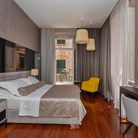 Palace Old Town - Ww *