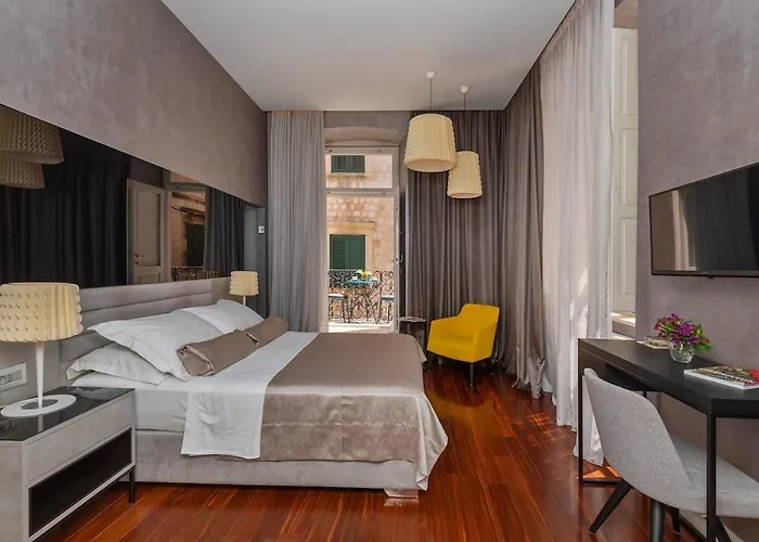 Palace Old Town - Ww *