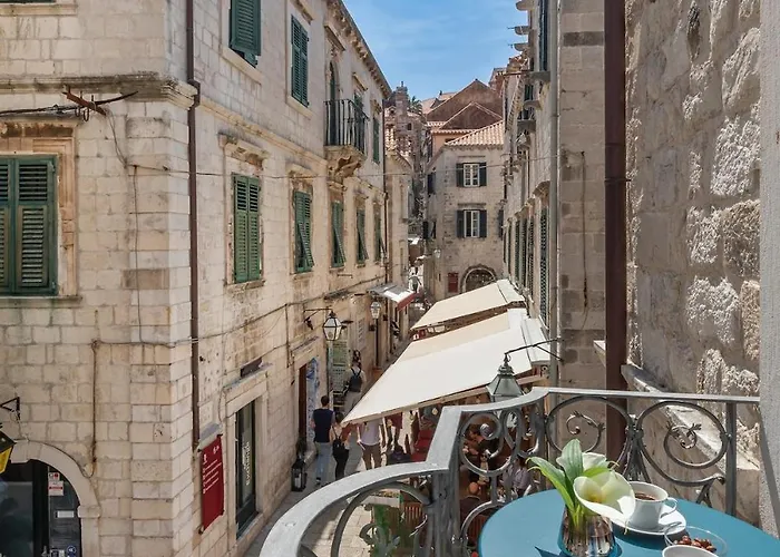 Palace Old Town - Ww *